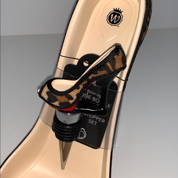 💕SOLD💕 Red Bottom Wine Bottle Holder Set - Picture 2 of 3